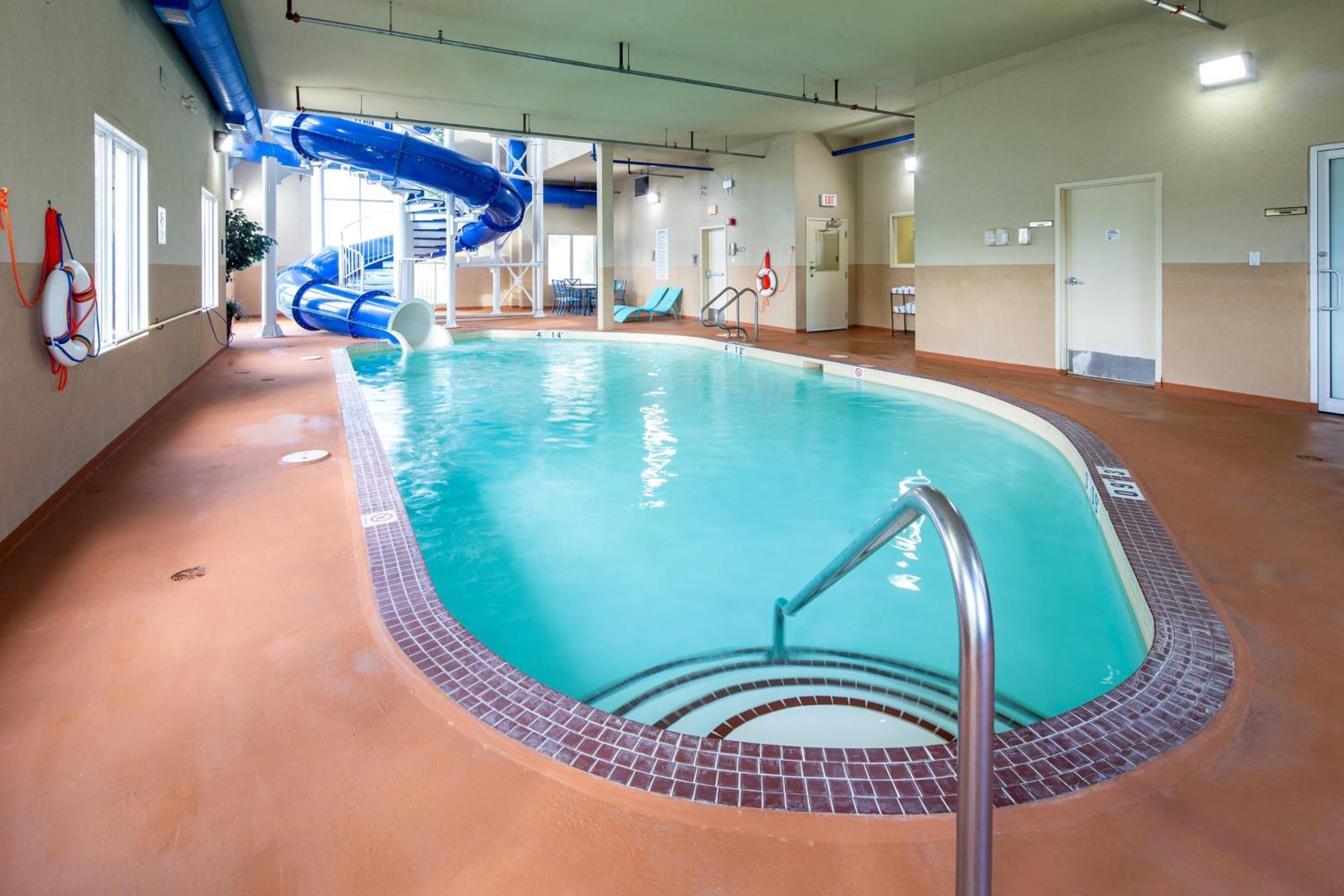 Holiday Inn Express Hotel & Suites Edson By Ihg Eksteriør billede