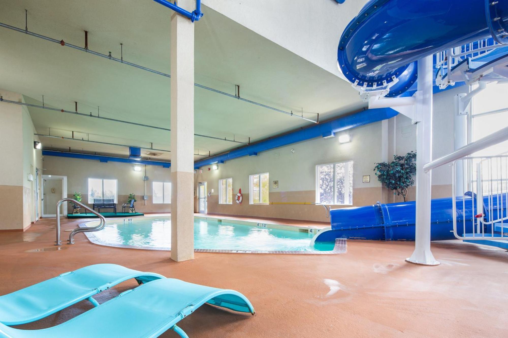 Holiday Inn Express Hotel & Suites Edson By Ihg Eksteriør billede