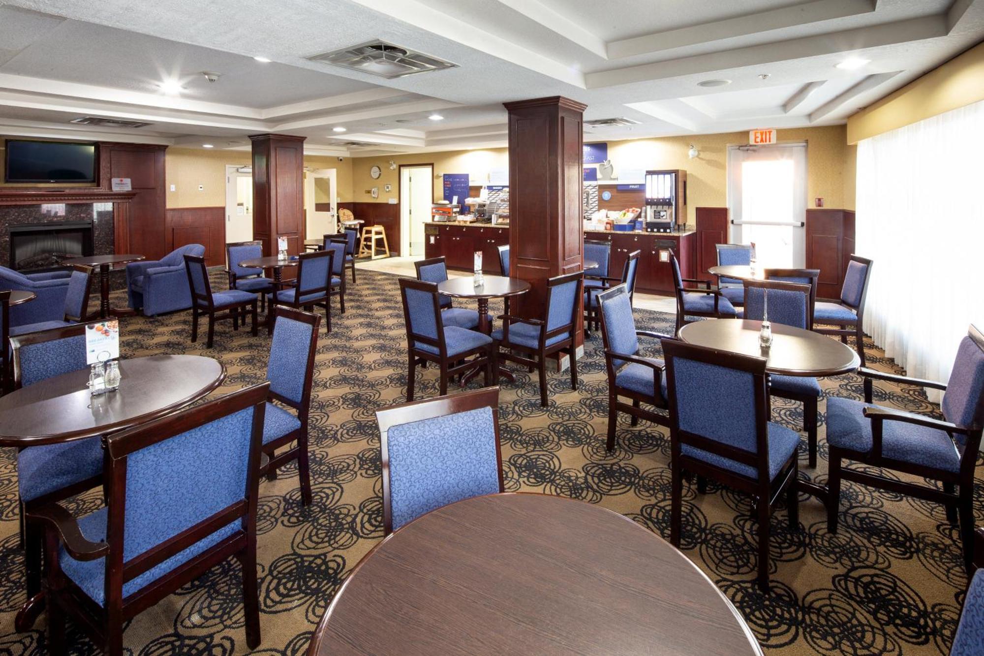 Holiday Inn Express Hotel & Suites Edson By Ihg Eksteriør billede