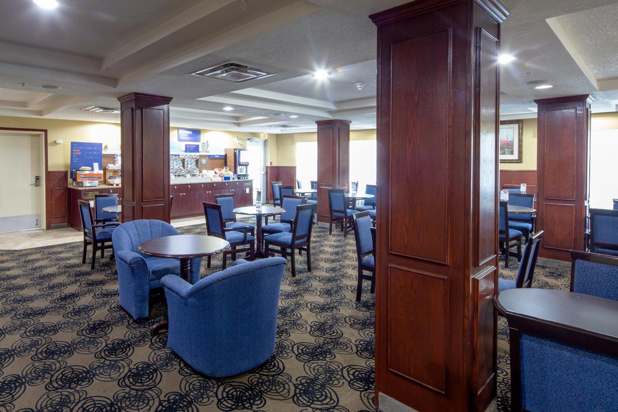 Holiday Inn Express Hotel & Suites Edson By Ihg Eksteriør billede