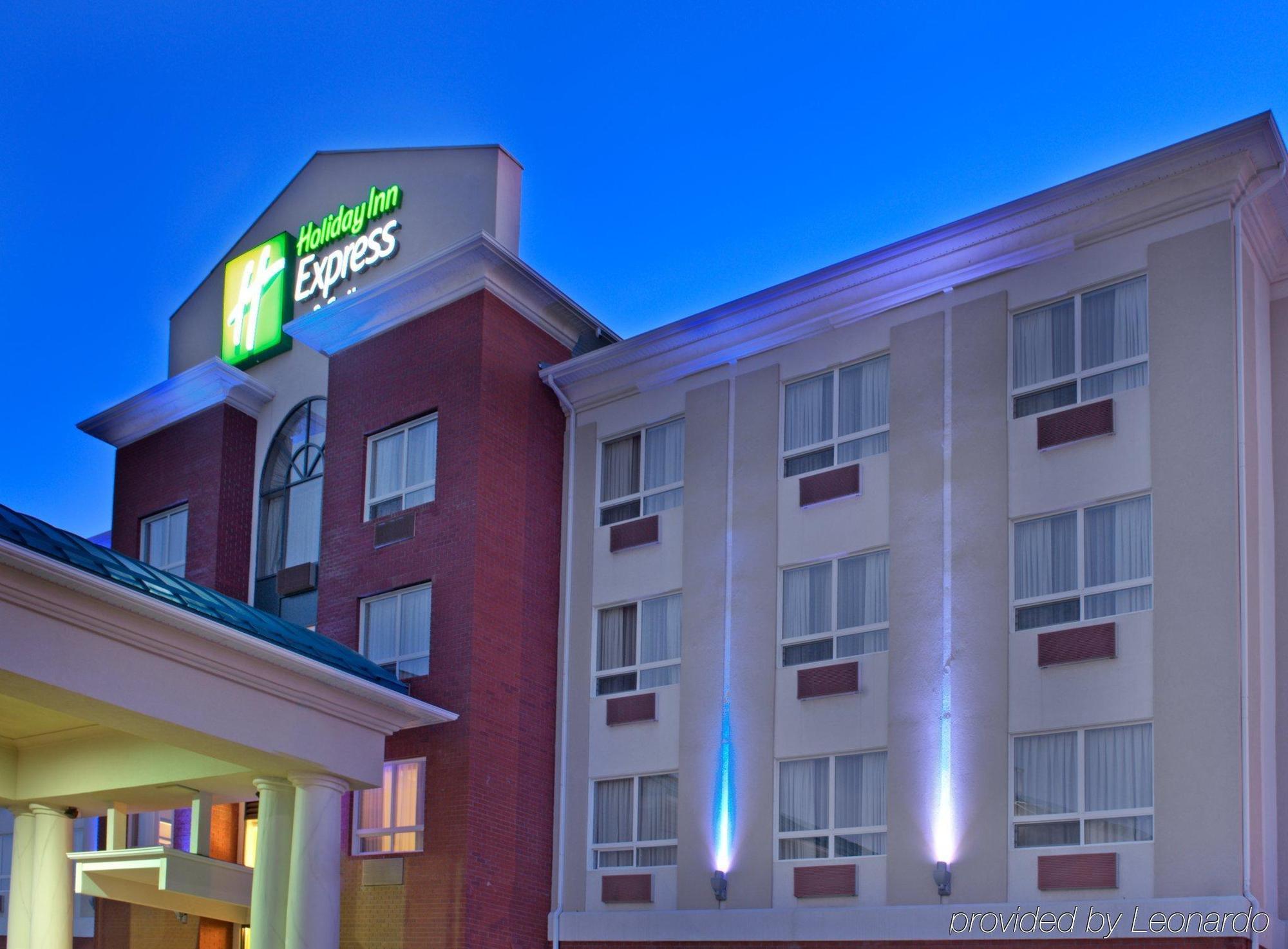 Holiday Inn Express Hotel & Suites Edson By Ihg Eksteriør billede