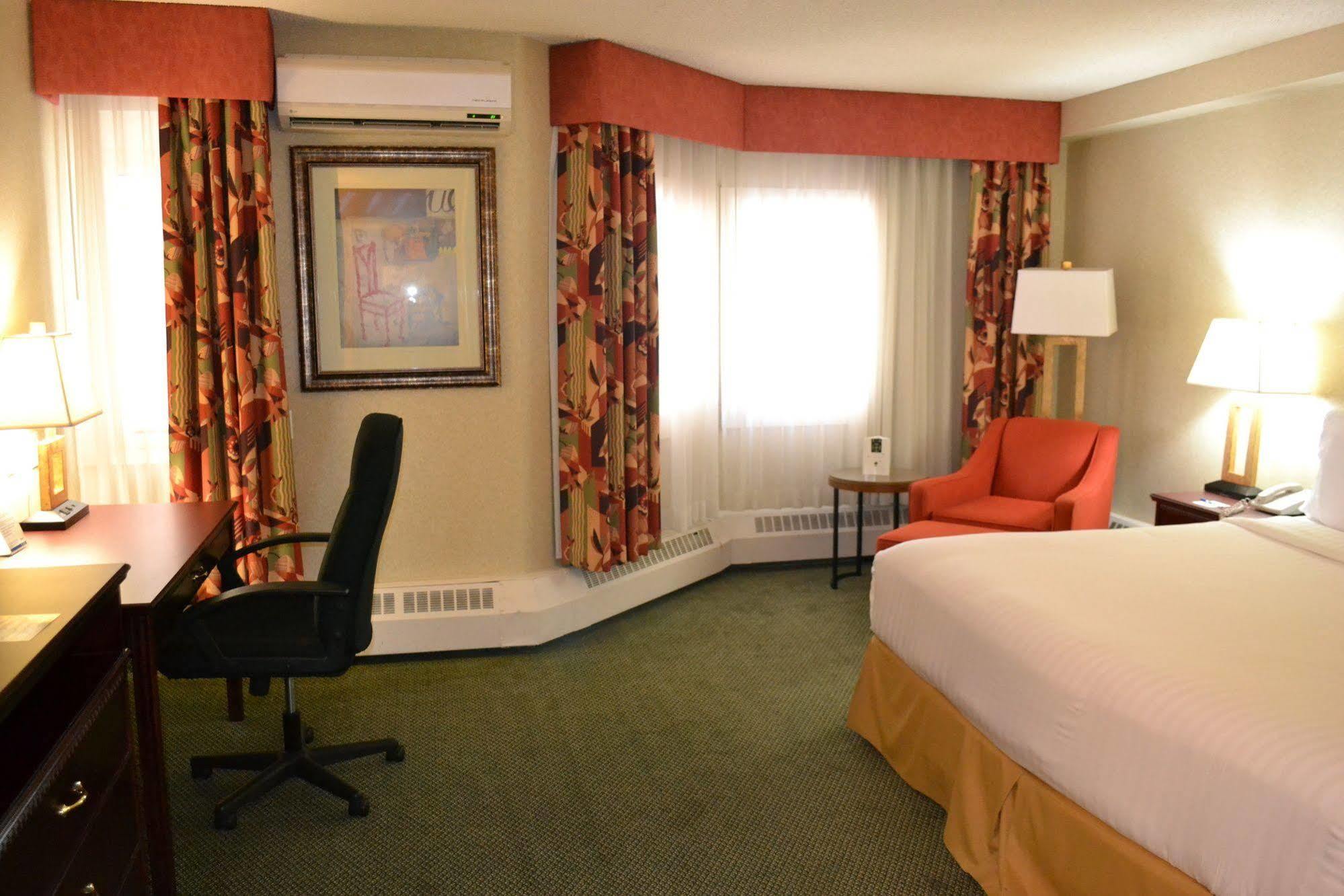 Holiday Inn Express Hotel & Suites Edson By Ihg Eksteriør billede