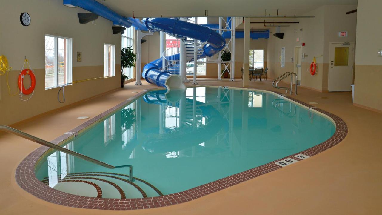 Holiday Inn Express Hotel & Suites Edson By Ihg Eksteriør billede