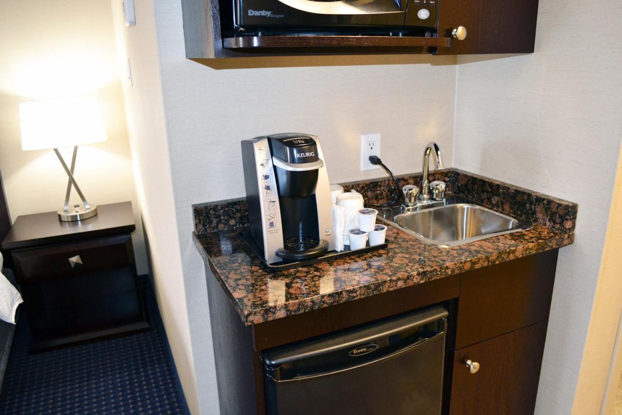 Holiday Inn Express Hotel & Suites Edson By Ihg Eksteriør billede