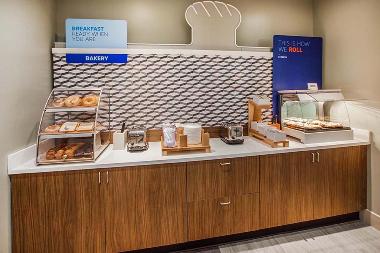 Holiday Inn Express Hotel & Suites Edson By Ihg Eksteriør billede