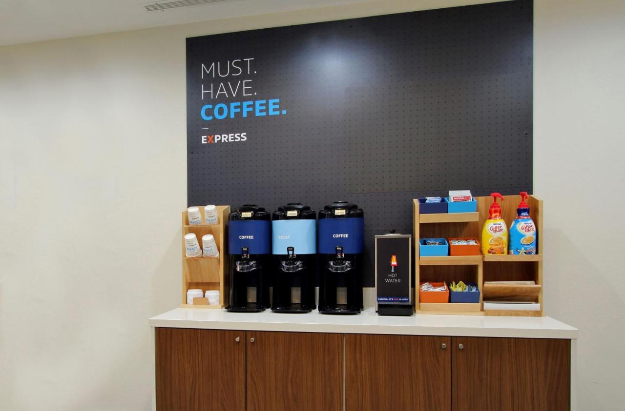 Holiday Inn Express Hotel & Suites Edson By Ihg Eksteriør billede