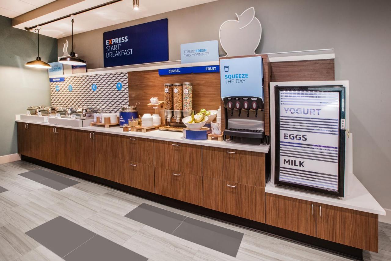 Holiday Inn Express Hotel & Suites Edson By Ihg Eksteriør billede